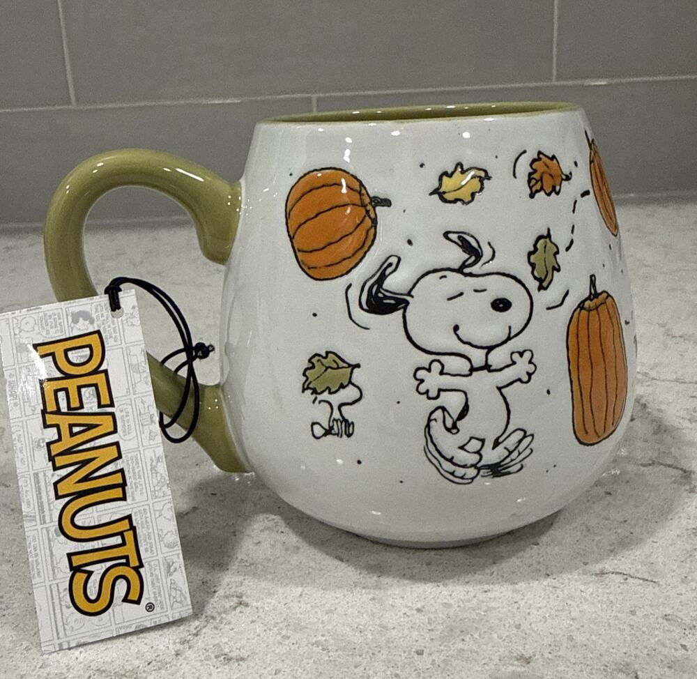 PUMPKINS Peanuts Snoopy 18oz Round Belly Mug Fall Pumpkin Patch Leaves Autumn